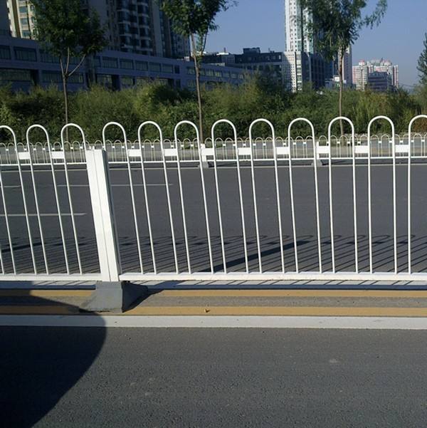 市政道路護欄的應(yīng)用