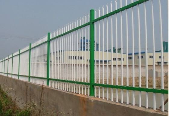 道路鐵藝護(hù)欄安裝定做哪家好？