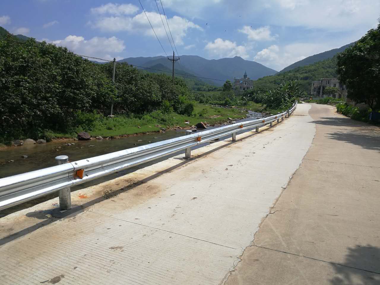 道路波形護欄防撞價格一般多少比較合適？